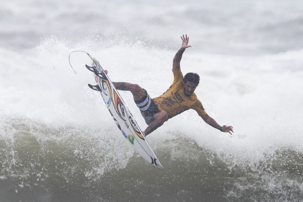 Filipe Toledo garante vaga na final do Mundial de Surfe e se aproxima da Paris-2024