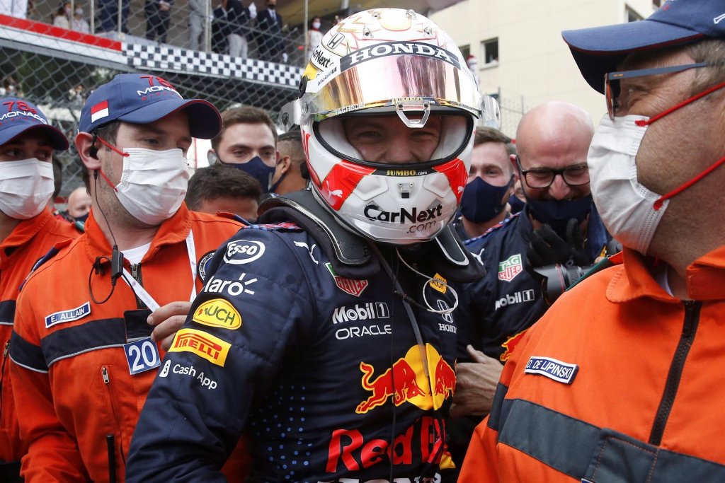 Verstappen supera Hamilton, ganha GP de Mônaco e lidera Fórmula 1