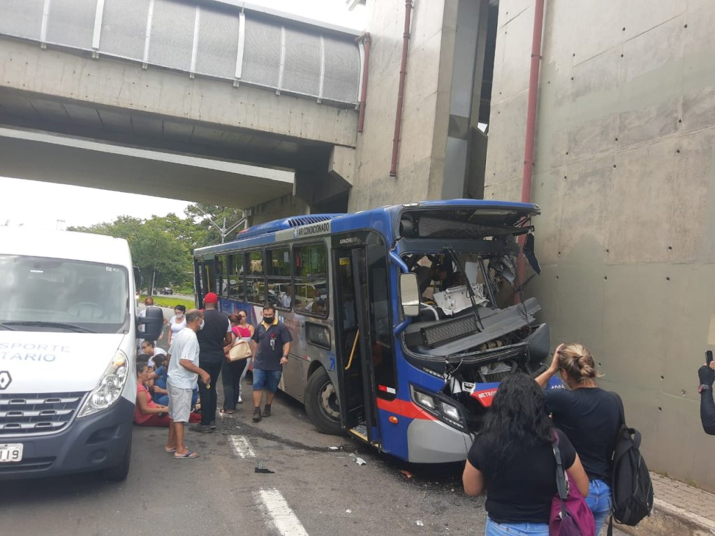 Moradores registram acidente de ônibus com 14 vítimas em Campinas; veja imagens