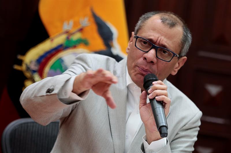 Policiais invadem embaixada mexicana em Quito e prendem ex-vice-presidente do Equador