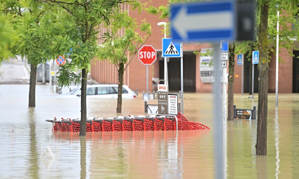 Fortes chuvas na Itália deixam ao menos oito mortos e obrigam milhares de pessoas a deixarem suas casas