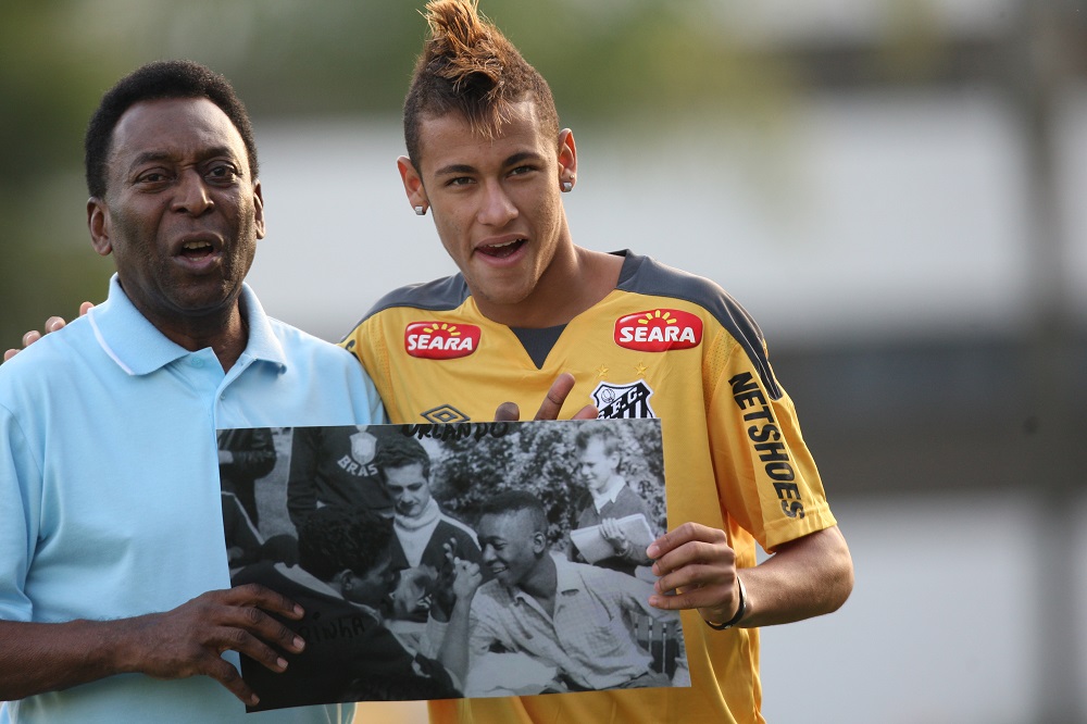 Pai de Neymar diz que filho não irá ao velório de Pelé: ‘Pediu para que eu estivesse aqui’