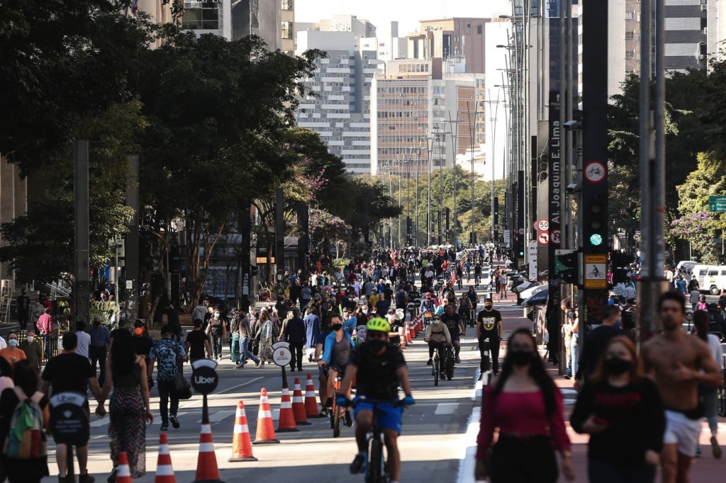 Avenida Paulista é reaberta aos pedestres após 1 ano e 4 meses; veja fotos