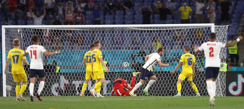 Kane brilha, Inglaterra goleia Ucrânia e avança à semifinal da Eurocopa
