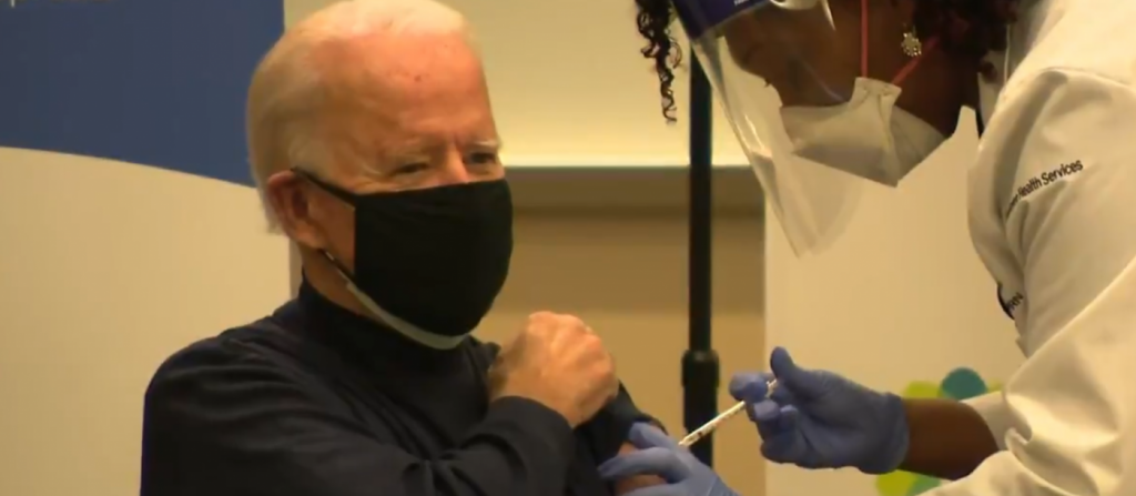 Presidente eleito dos EUA, Joe Biden recebe vacina contra a Covid-19