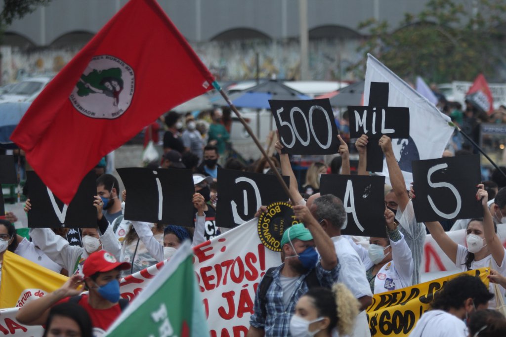 Capitais registram manifestações contra o governo Bolsonaro; veja imagens