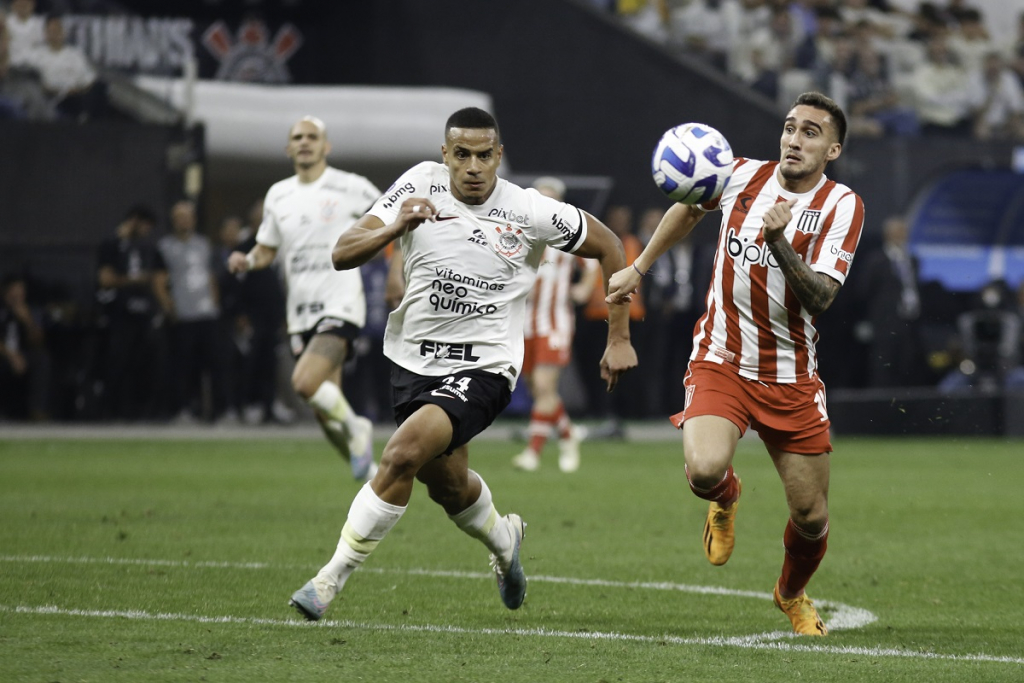 Corinthians aceita proposta por Murillo e não relaciona zagueiro para decisão contra o Estudiantes  