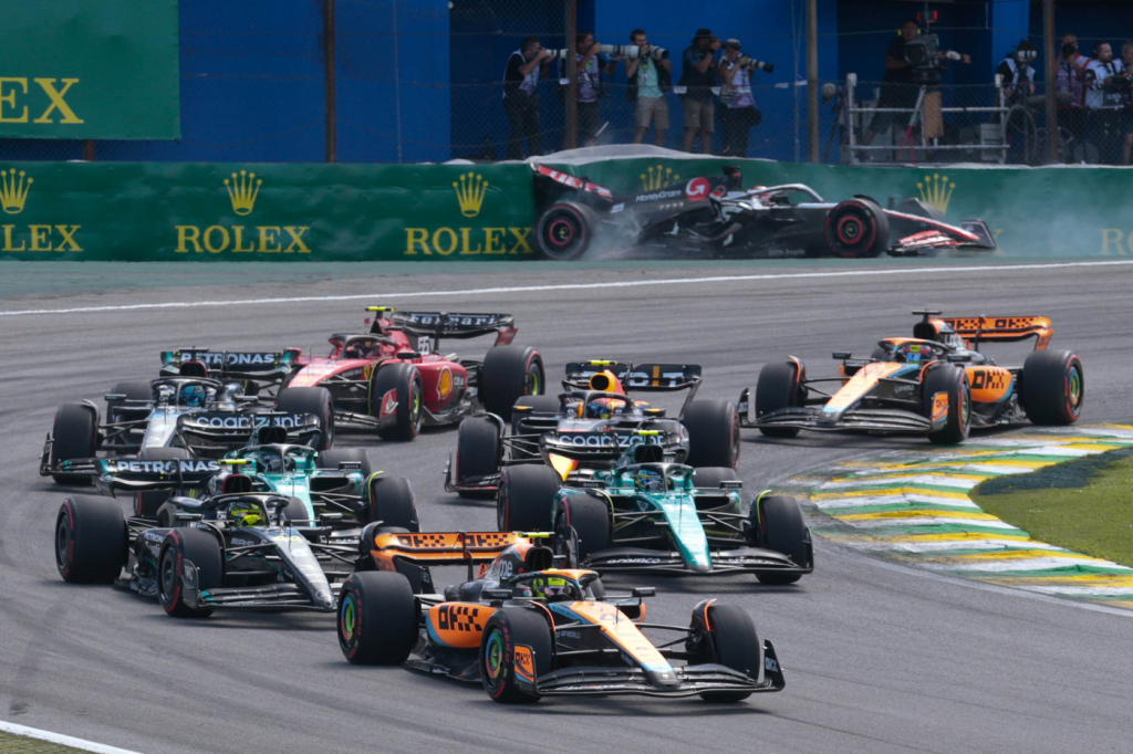 Em corrida marcada por acidentes, Verstappen vence o GP do Brasil e bate recorde de pontos
