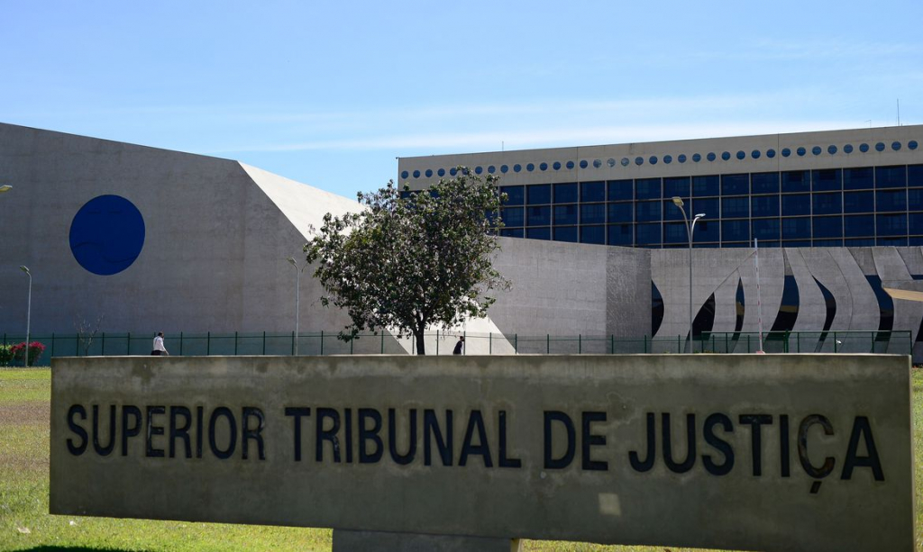 STJ ignora decisão de Mendonça e julga ação que pode render R$ 90 bilhões ao governo
