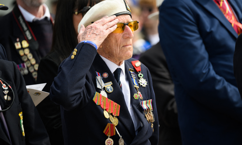 Veterano da Segunda Guerra Mundial morre a caminho das comemorações do Dia D