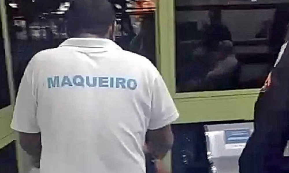 Homem é empurrado para fora do ônibus e preso após assediar passageira no RJ