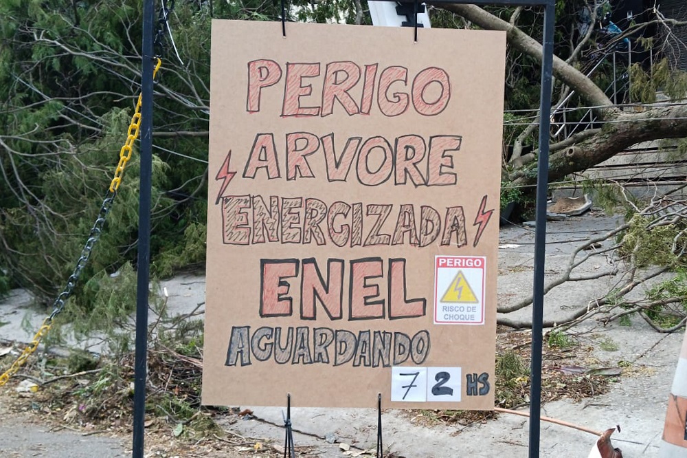 Cerca de 100 mil imóveis continuam sem energia elétrica na Grande São Paulo 