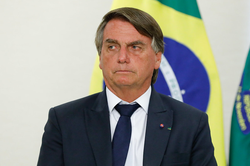 Bolsonaro afirma que concedeu indulto a Daniel Silveira para dar exemplo ao STF