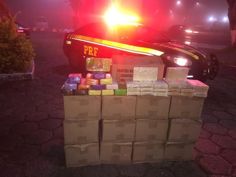 Polícia Federal apreende mais de 400 kg de cocaína pura em rodovia do Rio