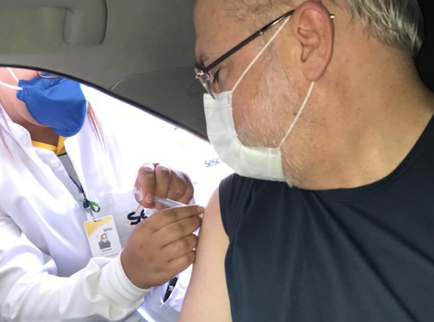 Augusto Aras é vacinado contra a Covid-19 em Brasília