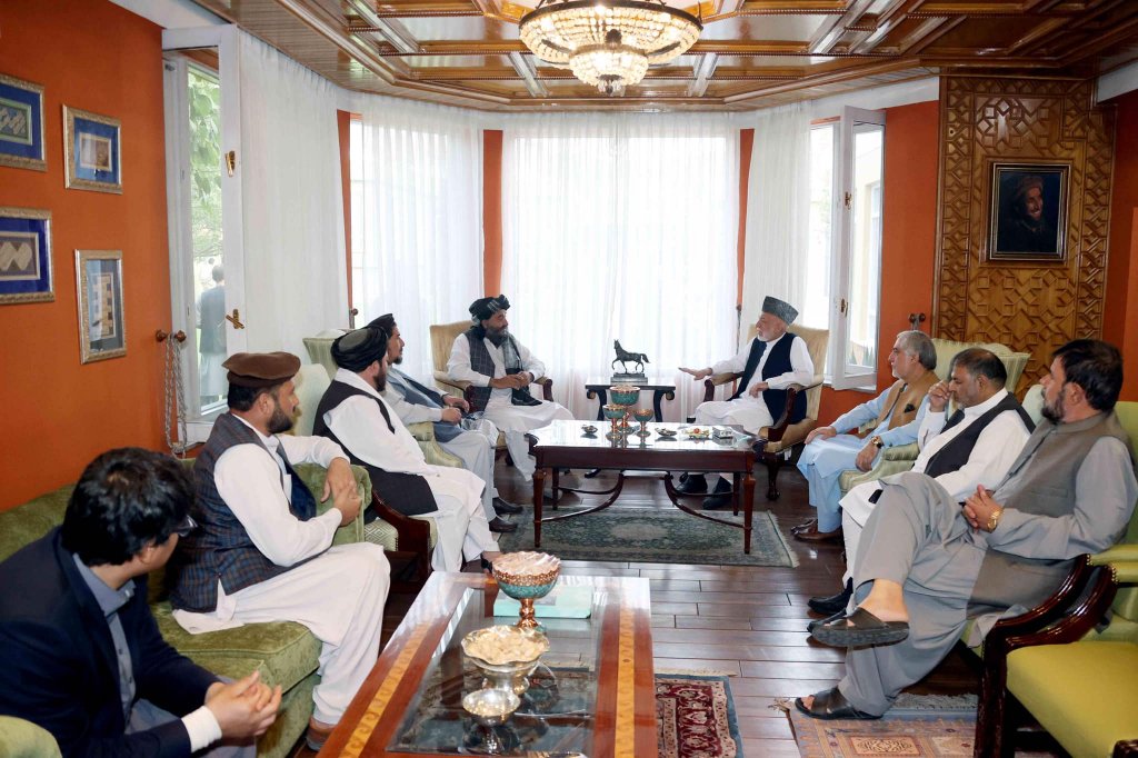 Um dos principais líderes do Talibã chega a Cabul para tratar da formação do novo governo