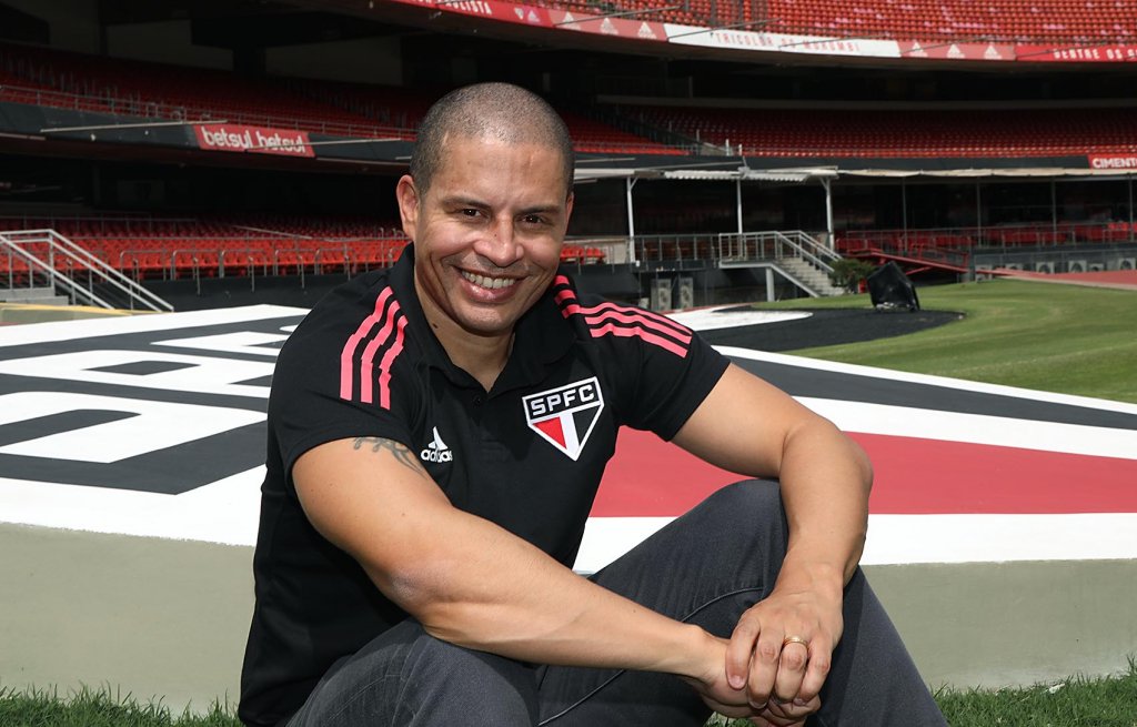 Técnico do sub-20, Alex diz que continuará no São Paulo em 2022