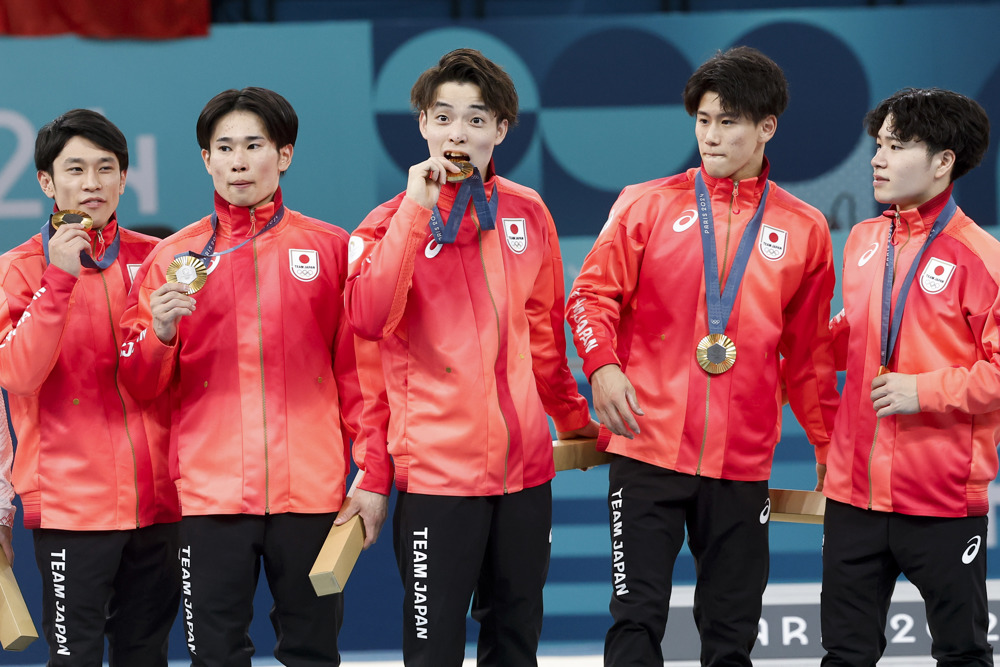 Chineses caem no fim e levam virada incrível do Japão na final por equipes da ginástica