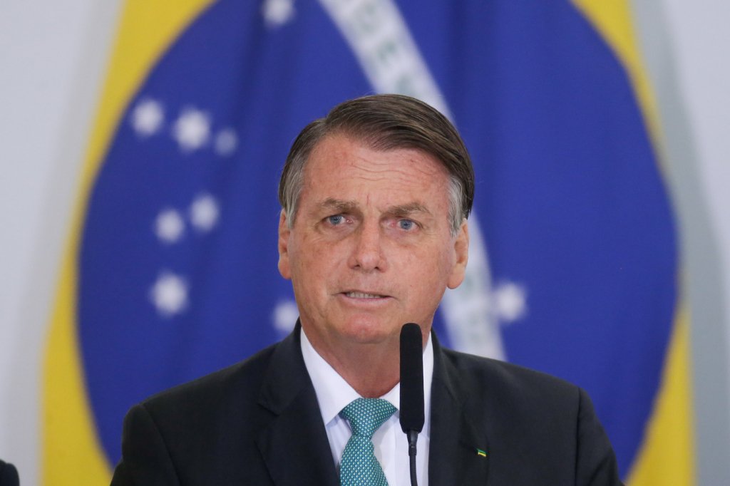 Após polêmica, Bolsonaro diz que não viu questões do Enem 2021