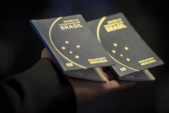 Polícia Federal retoma a emissão passaportes