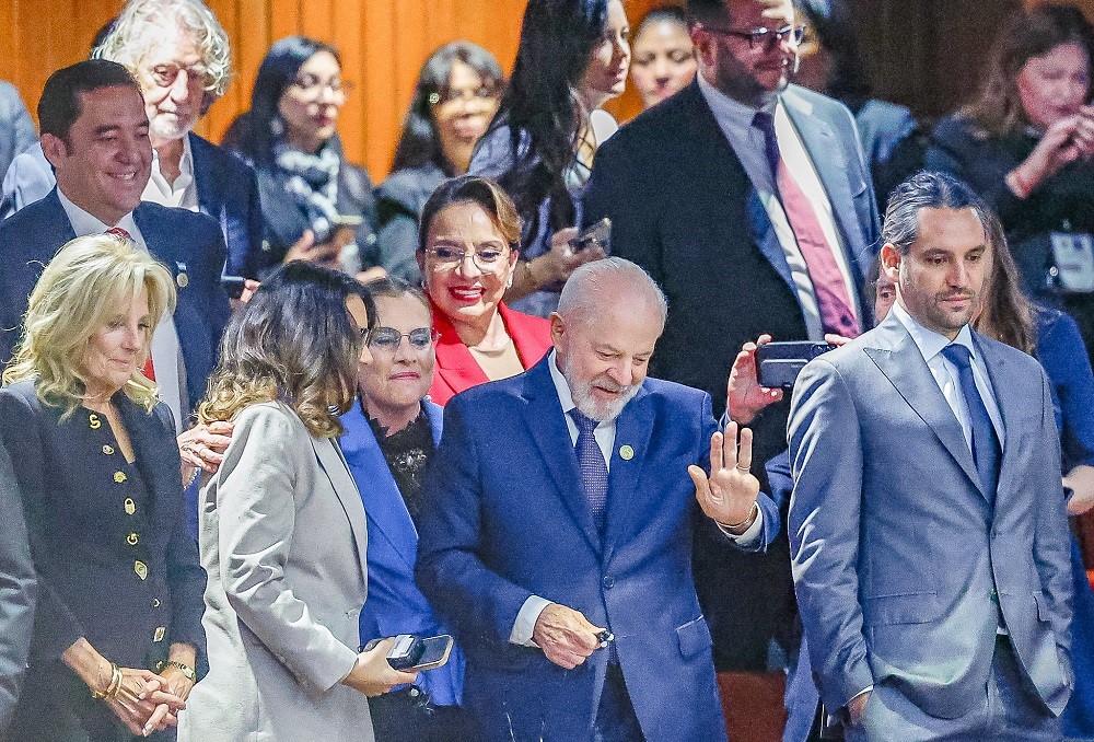 Avião de Lula apresenta ‘problema técnico’ após decolagem no México