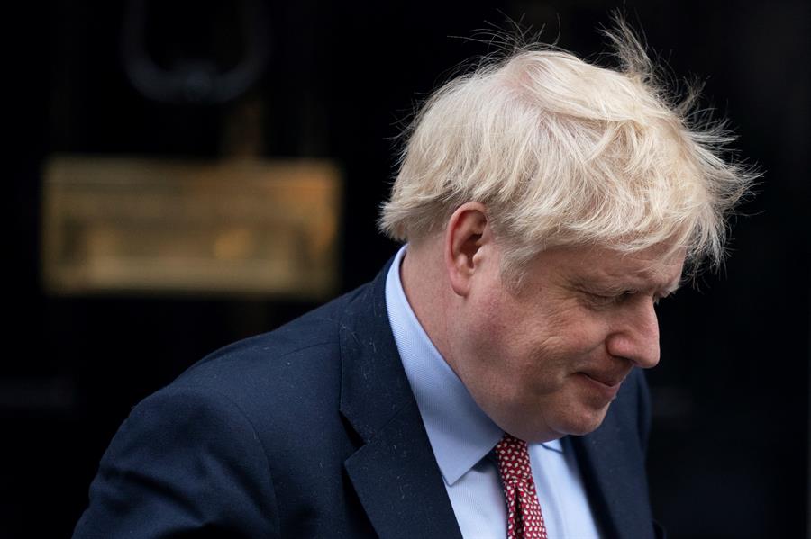 Oposição do Reino Unido pede que deputados convençam conservadores a destituírem Boris Johnson