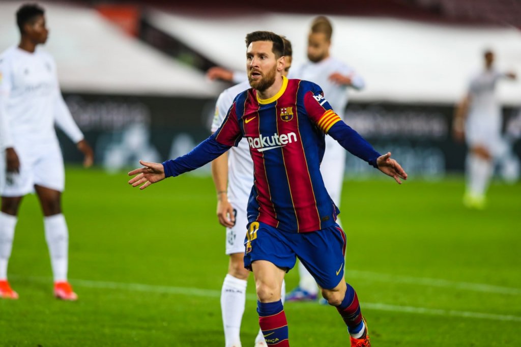 Com show de Messi, Barcelona goleia o Huesca e segue na caça ao Atlético de Madrid no Espanhol