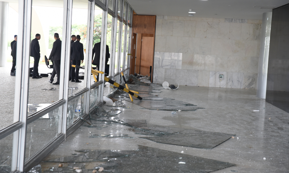 Veja fotos da destruição das sedes dos Três Poderes, em Brasília