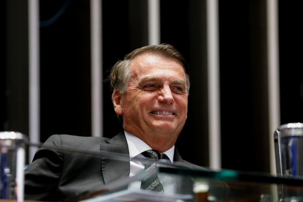 Zelensky me pediu para que interferisse na guerra contra Rússia, diz Bolsonaro a banqueiros