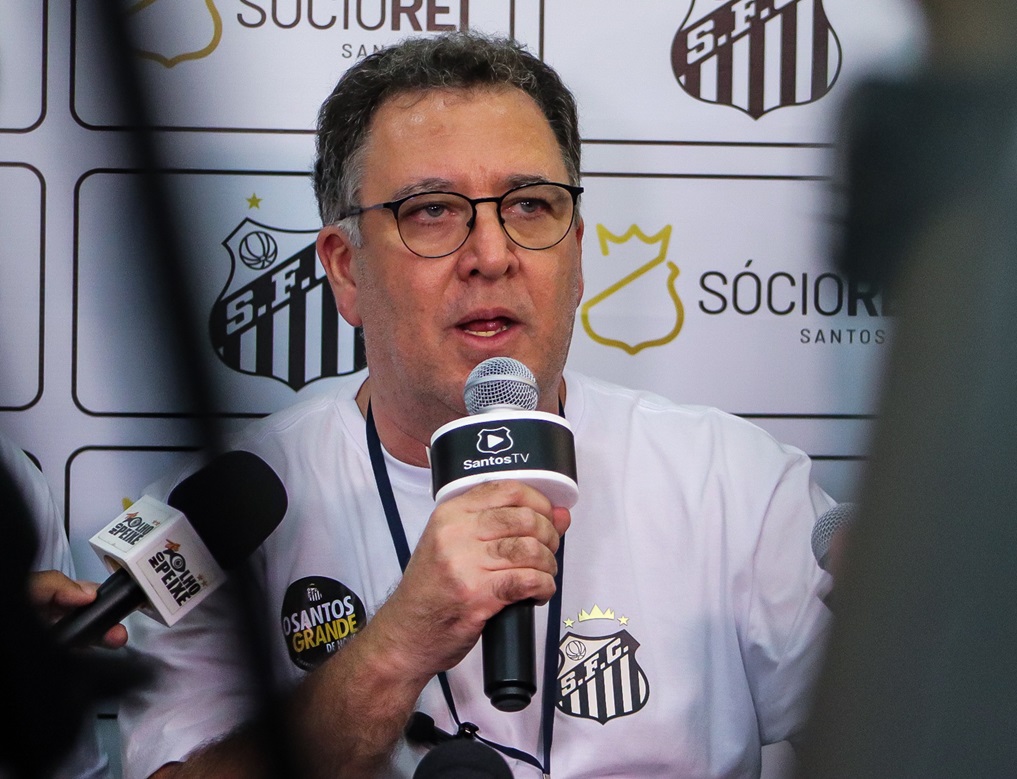 Em meio à dificuldades financeiras, Santos anuncia venda de jogadores