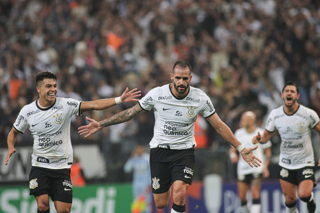 Campeonato Paulista: Corinthians faz 3 a 0 no Mirassol em Neo Química lotada