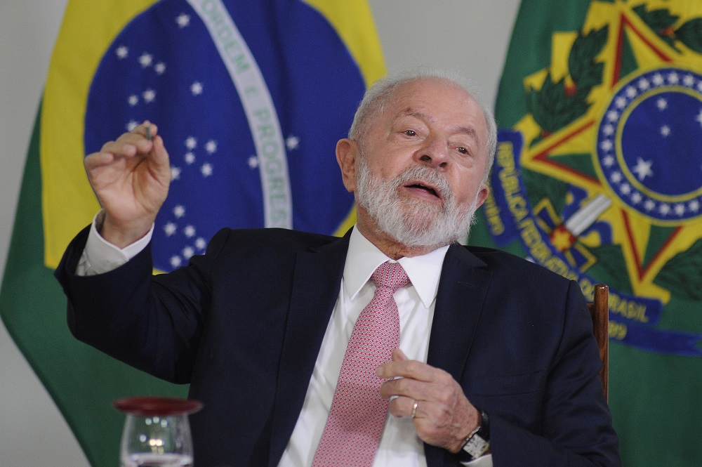 Maioria aprova administração federal, e se eleição fosse hoje o presidente seria reeleito em 4 cenários de pesquisa divulgada pela Paraná