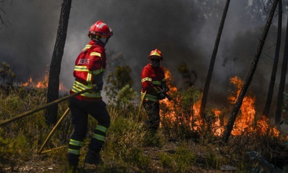 Incêndio florestal destrói 7 mil hectares e deixa ao menos 11 feridos em Portugal