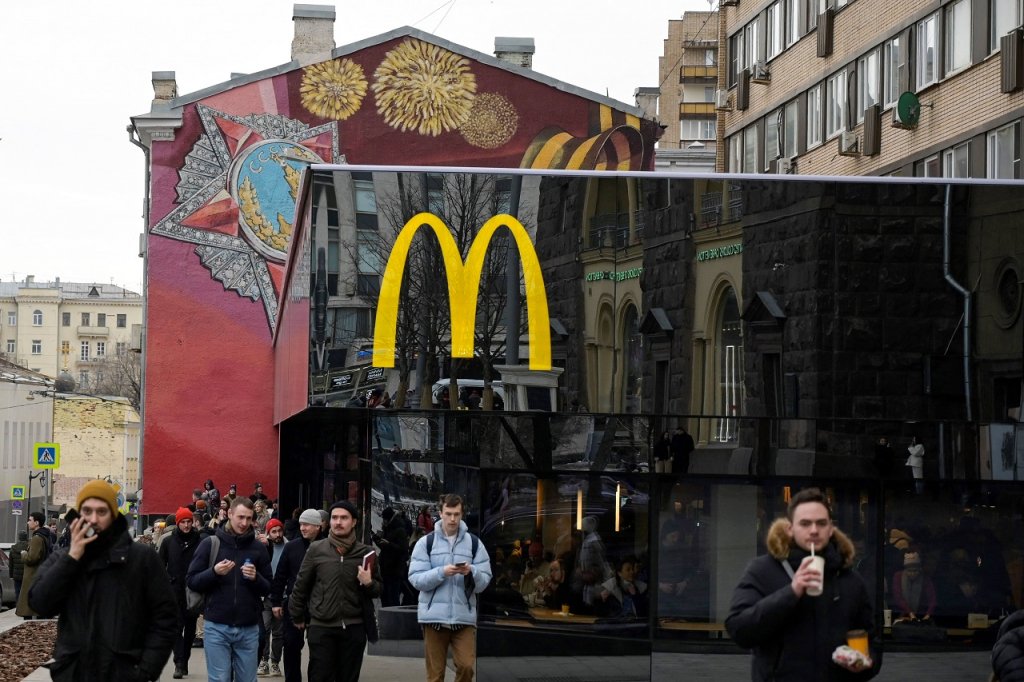 Russos lotam lojas do McDonald’s antes de suspensão das atividades