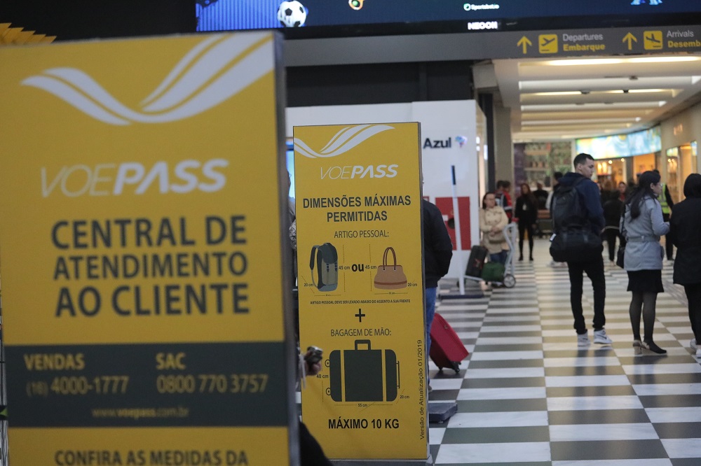 Justiça condena Voepass e Latam a pagar pensão a viúvo de comissária morta no acidente em Vinhedo 