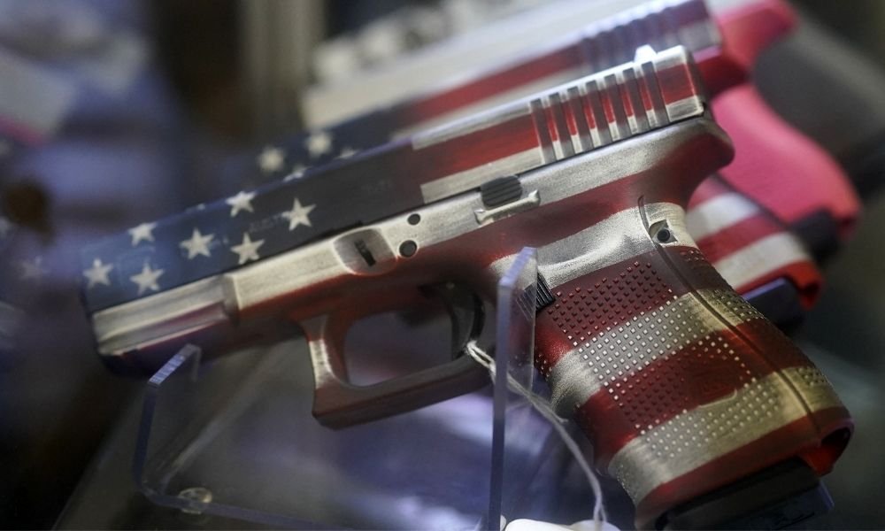 Violência com armas de fogo nos EUA cresce, vira ‘terrorismo interno’ e gera alerta