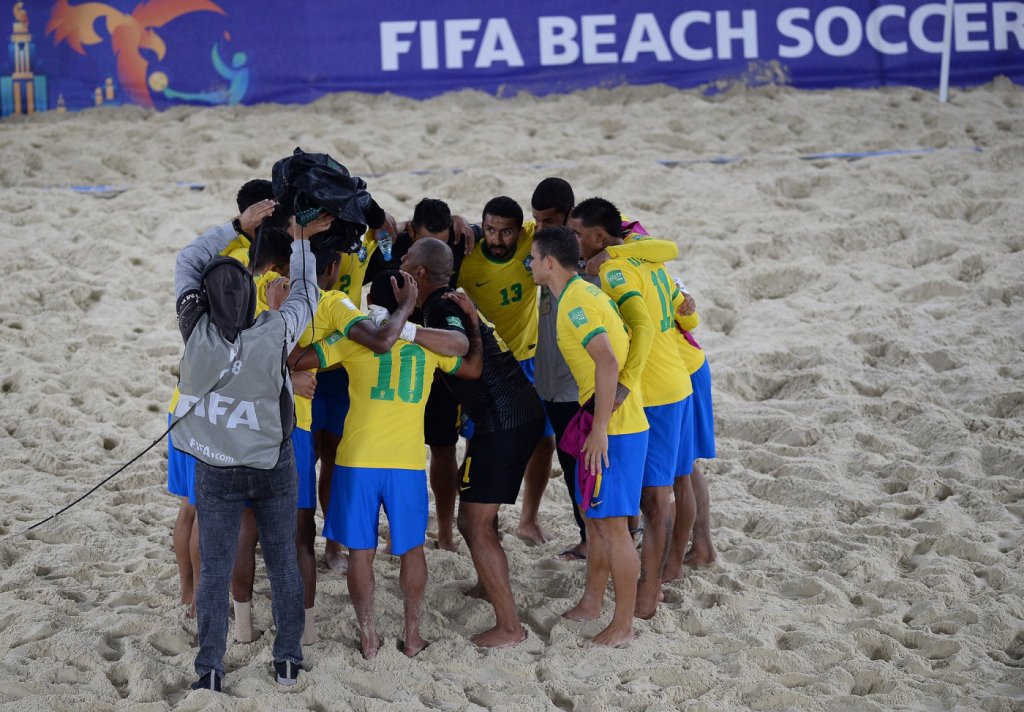 Brasil é derrotado pelo Senegal na prorrogação e está fora da Copa do Mundo de futebol de areia