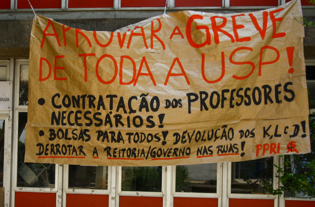 Alunos de direito da USP aderem à greve estudantil que reivindica contratação de mais professores