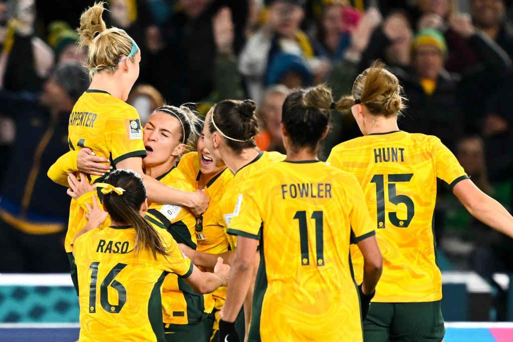 Com arbitragem brasileira, Austrália derrota Irlanda na estreia na Copa do Mundo Feminina