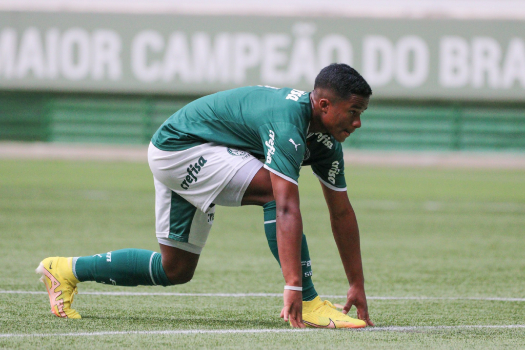 Fora de jogo do sub-20 do Palmeiras, Endrick pode ser relacionado por Abel para duelo contra o Santos