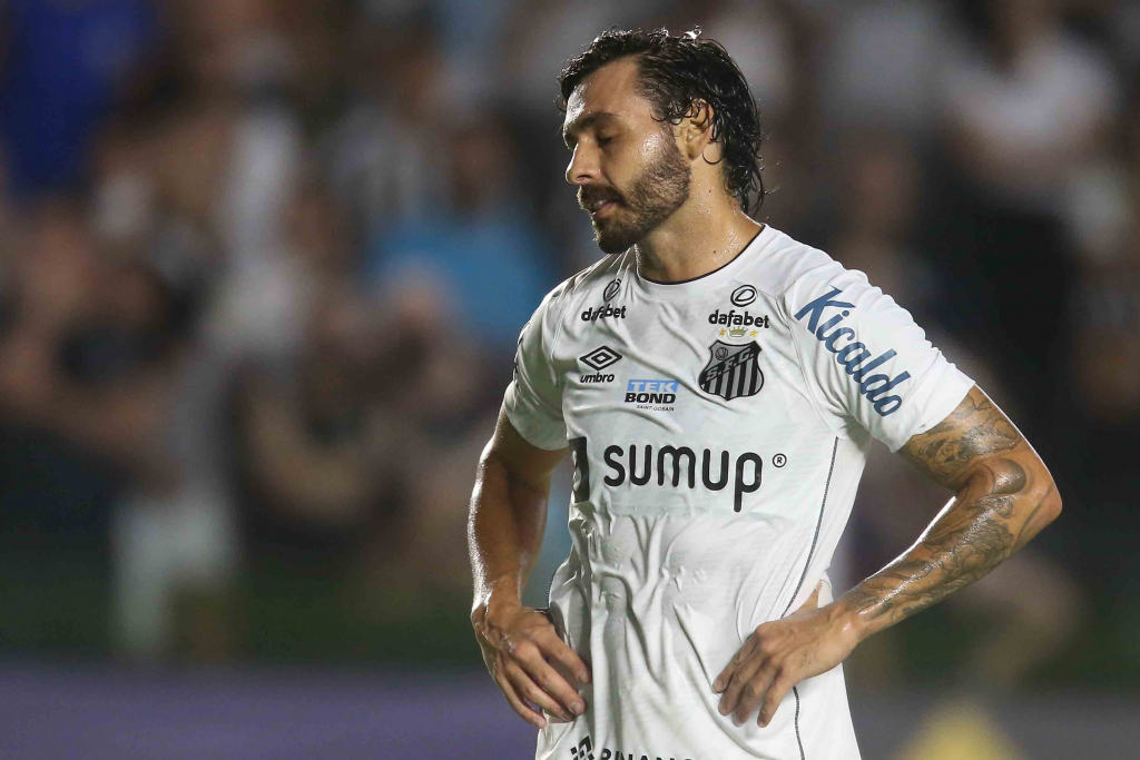 Ricardo Goulart rescinde contrato e não é mais jogador do Santos