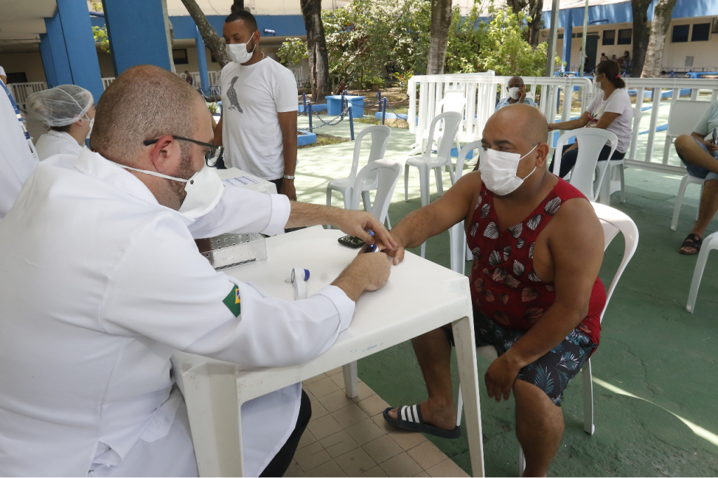 Com baixa adesão à vacina, Rio alerta para possível alta nos casos de gripe