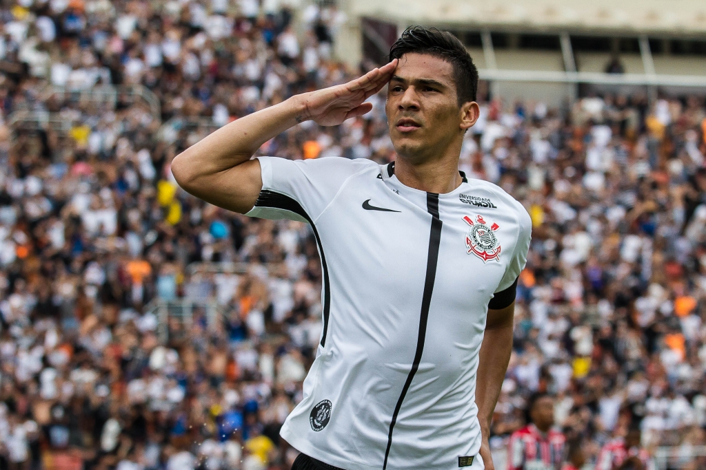 Corinthians oficializa contratação do zagueiro Fabián Balbuena: ‘O general voltou’