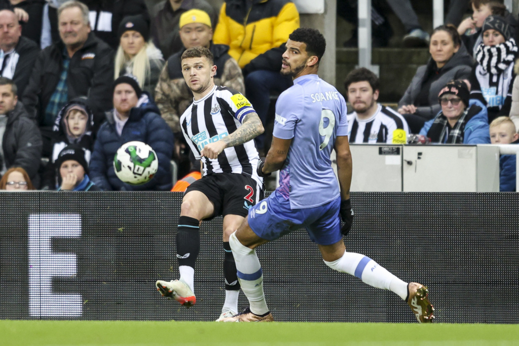Com gol contra, Newcastle vence o Bournemouth e avança na Copa da Liga Inglesa