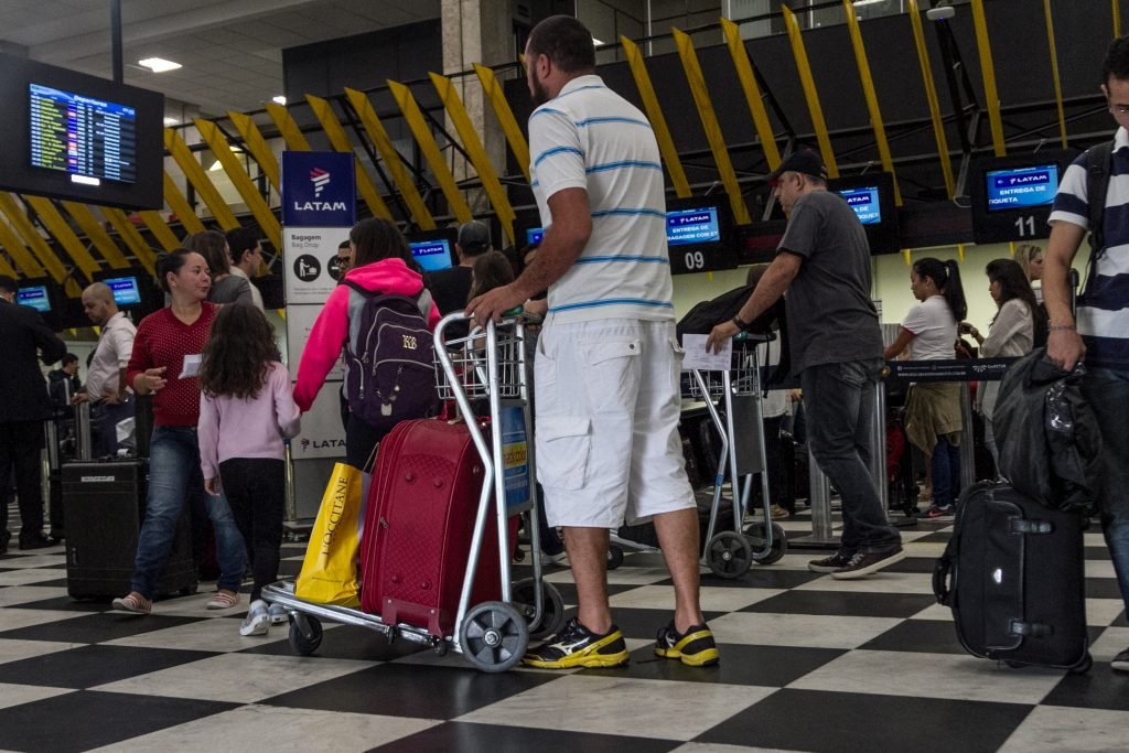 Senado aprova volta da gratuidade no despacho de bagagens nos aeroportos