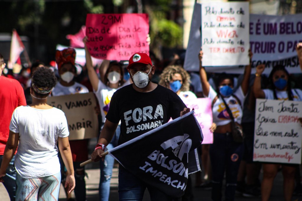 Capitais brasileiras têm manifestações contra o governo neste sábado