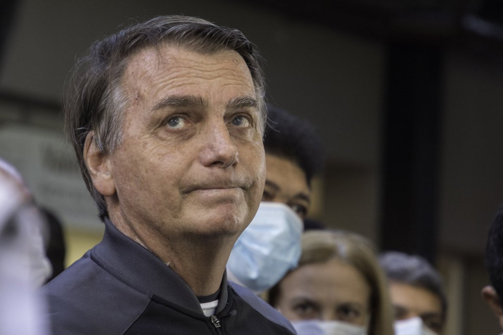 Por falta de máscara, Bolsonaro é novamente autuado em SP
