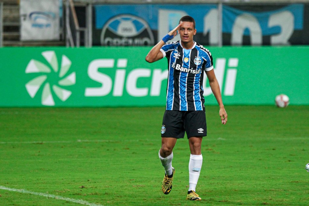 Pai de Ricardinho, atacante do Grêmio, morre em decorrência da Covid-19