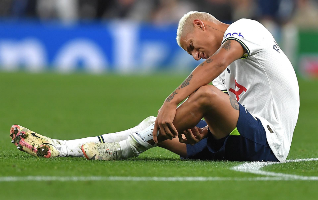 Técnico do Tottenham diz que Richarlison disputará a Copa do Mundo: ‘A lesão não é tão grave’