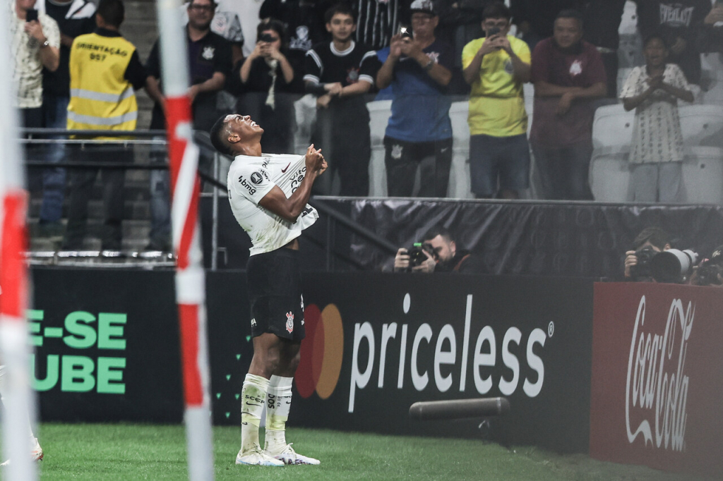 Sob protesto, Corinthians vence Liverpool-URU com os reservas e se despede de forma melancólica da Libertadores